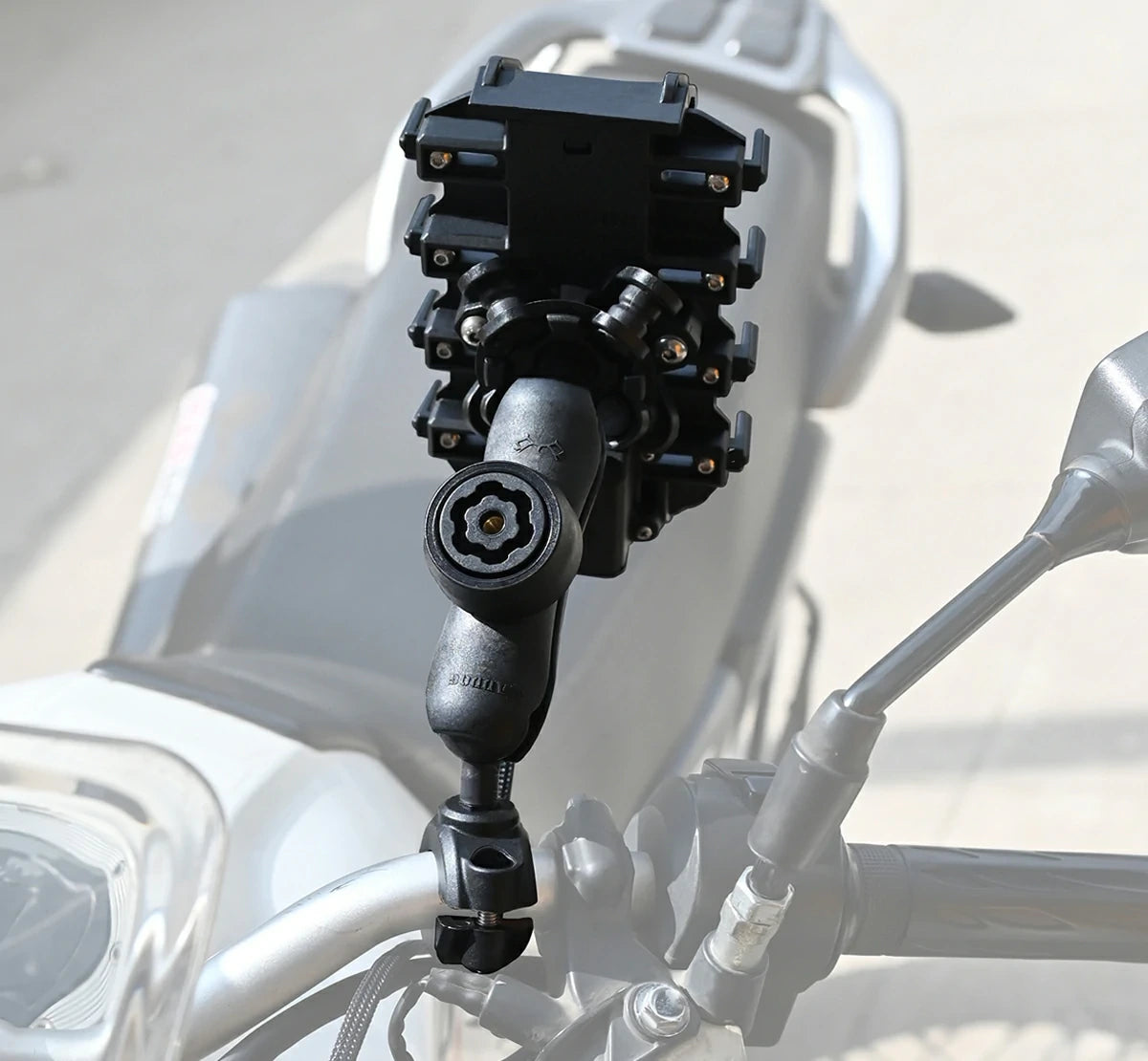 MADDOG Claw X Mobile Holder for Motorcycle